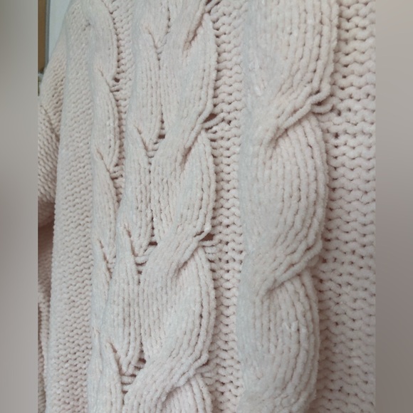 American Eagle Cable Knit Sweater in Cream - Picture 10 of 11